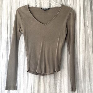 ⭐️ Club Monaco long sleeve army green V-neck ribbed mini arm pocket women XS